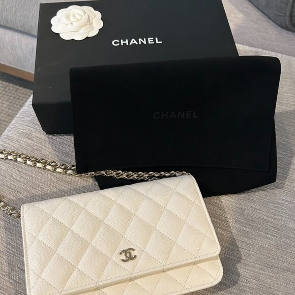 Chanel white wallet on a chain - brand new. - Picture 1 of 3